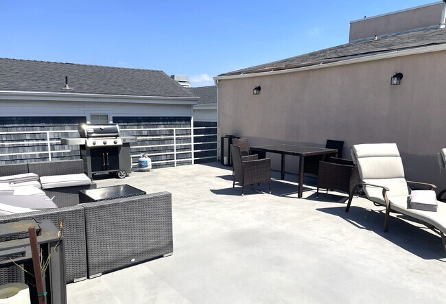 Building Photo - 1158 Cypress Ave