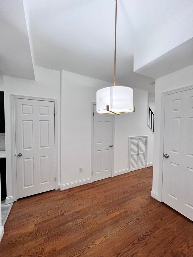 Building Photo - 1423 K St SE