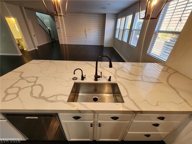 Building Photo - 5476 Sentinel Point Ct