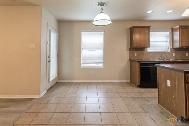 Building Photo - 2203 Love Rd