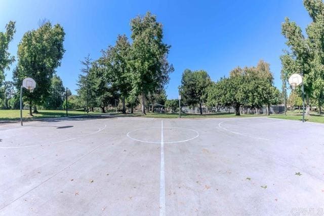 Building Photo - 10670 Esmeraldas Dr