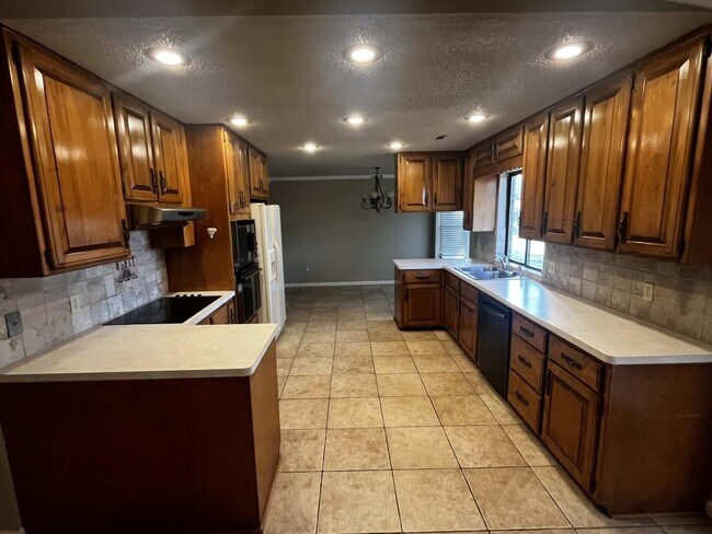 Building Photo - 19245 Tuttle Rd