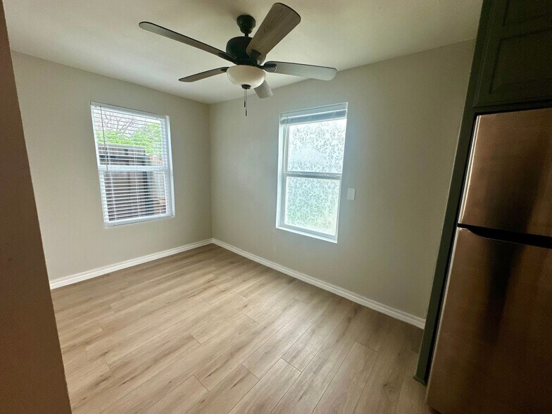 Building Photo - 3437 Stanley Ave