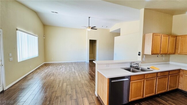 Building Photo - 3846 Waynesvill St