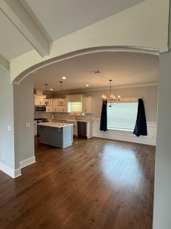 Building Photo - 345 Somers Ln