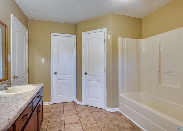 Building Photo - 206 Maddux Ct