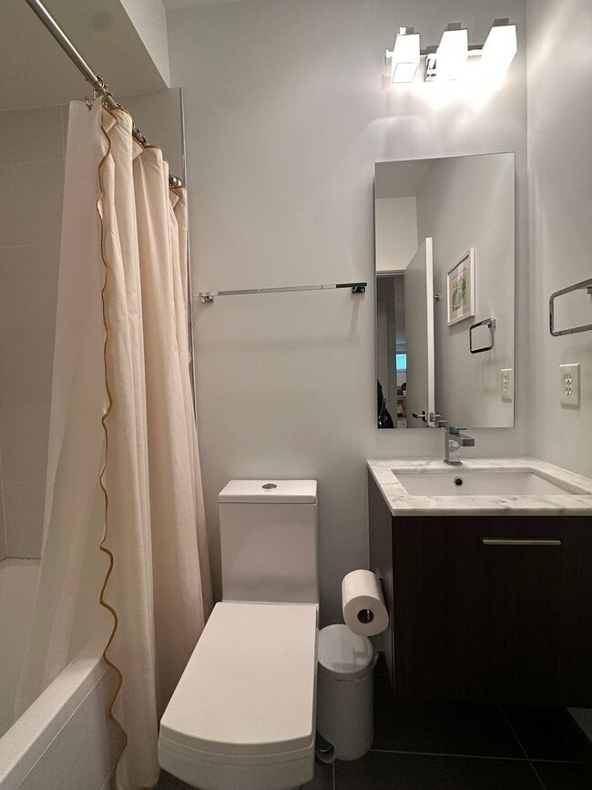 Building Photo - 1 Bedroom, 2 Bath Condo