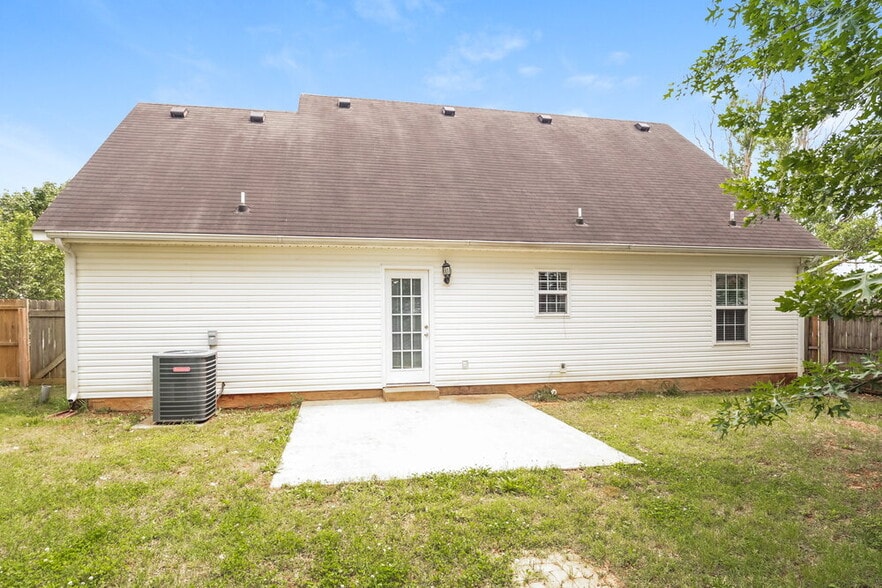 Building Photo - 222 Hermitage Dr