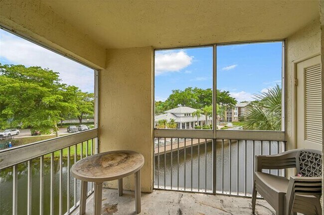 Building Photo - 9833 Westview Dr