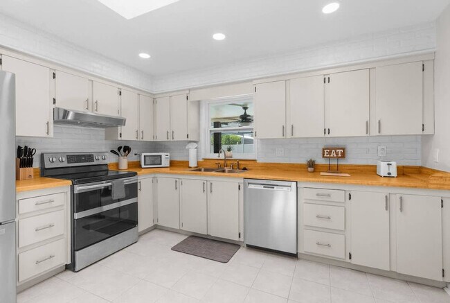 Building Photo - 31178 Park Ridge Dr