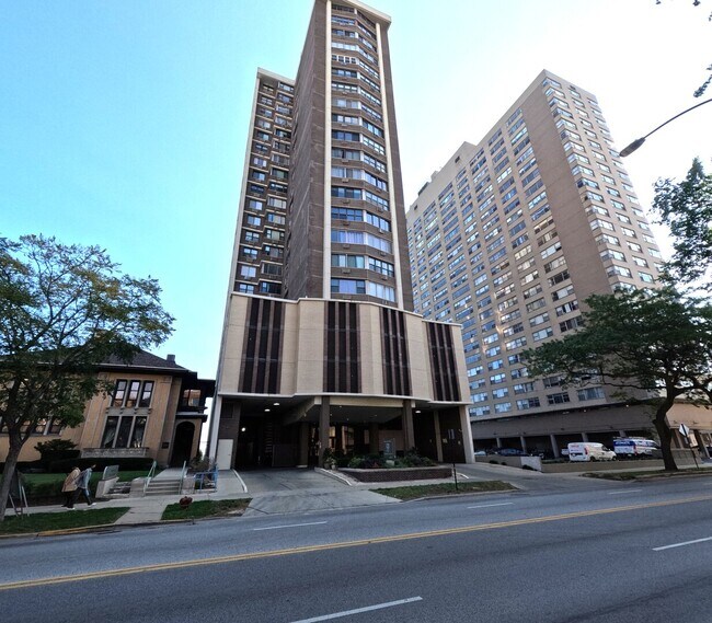 Primary Photo - 6325 N Sheridan Rd