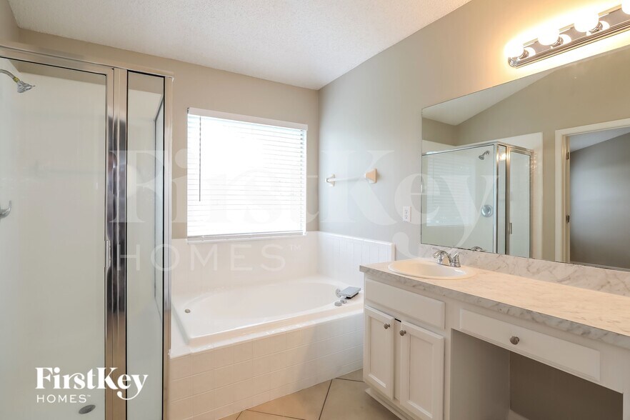 Building Photo - 5372 Chestnut Lake Dr