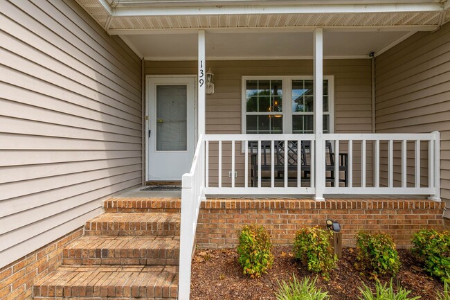 Building Photo - Beautiful Newport News Home