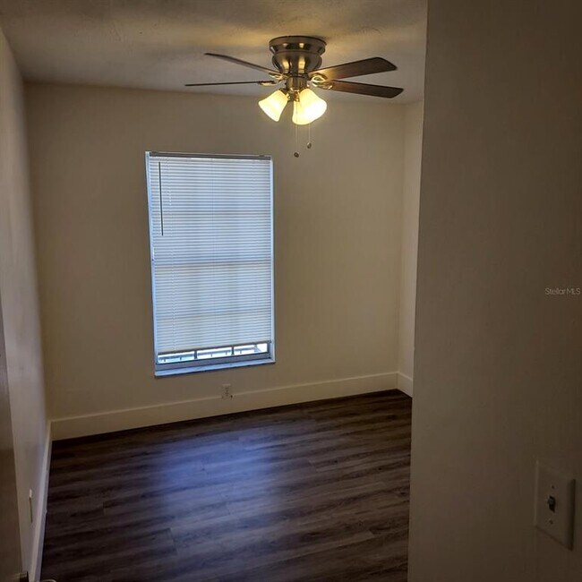 Building Photo - 9807 N 52nd St