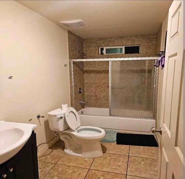 Building Photo - 329 E 116th Pl