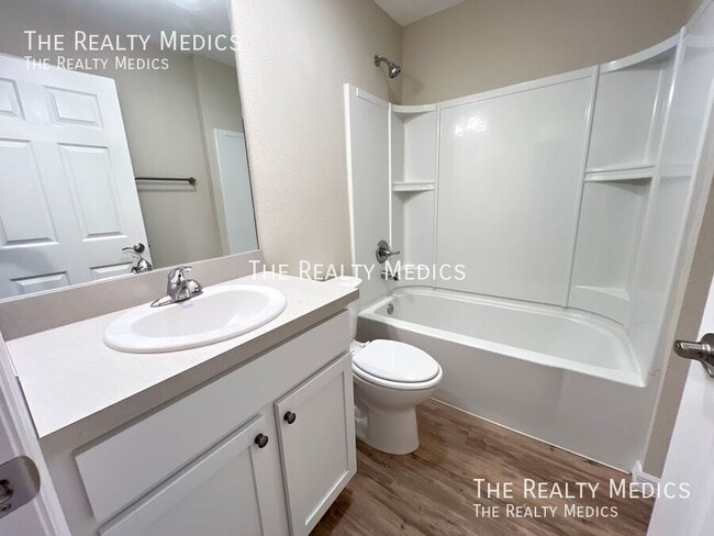 Building Photo - 6 Juniper Way