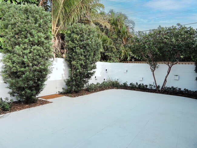 Building Photo - 136 Yacht Club Dr