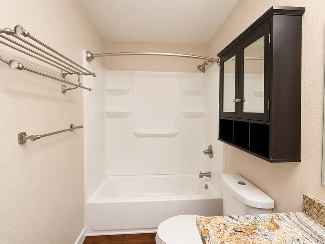 Building Photo - 310-316 S. Manzanita Court