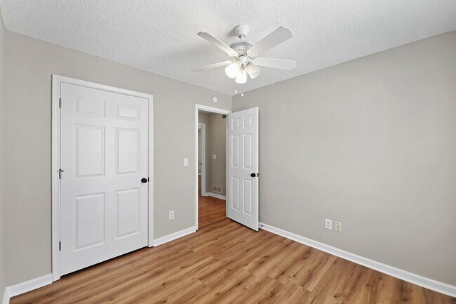 Building Photo - Spacious 4BR Home with Private In-Law Suite in Powder Springs