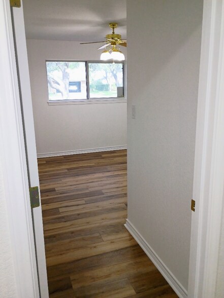 Building Photo - 1517 Northwood Dr