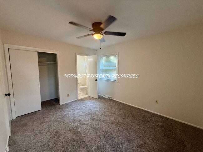Building Photo - Adorable side by side split with brand new...