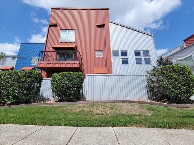 Building Photo - 2605 Calumet St