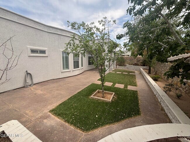 Building Photo - 12844 Cozy Cove Ave