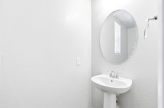 Building Photo - 2263 S Henry Ln