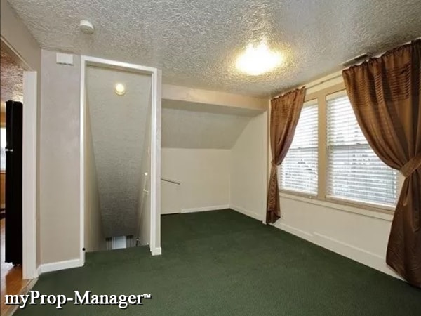 Building Photo - Beautiful/Updated - TEXT ONLY(971) 704-4675?