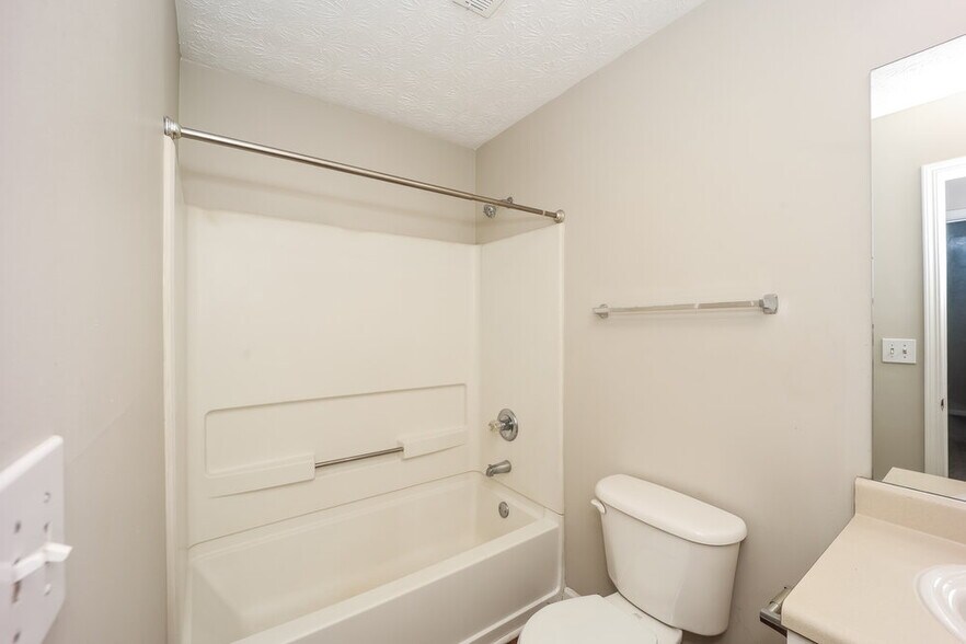 Building Photo - 275 Vaness Dr