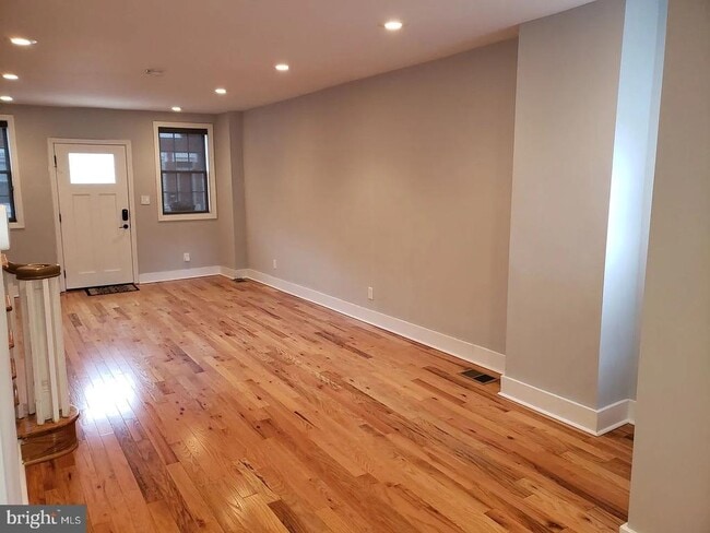 Building Photo - 2121 Oakford St