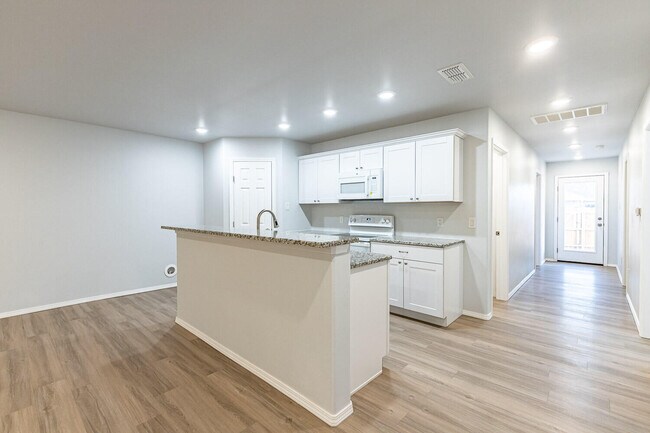 Building Photo - 5517 Kemper St