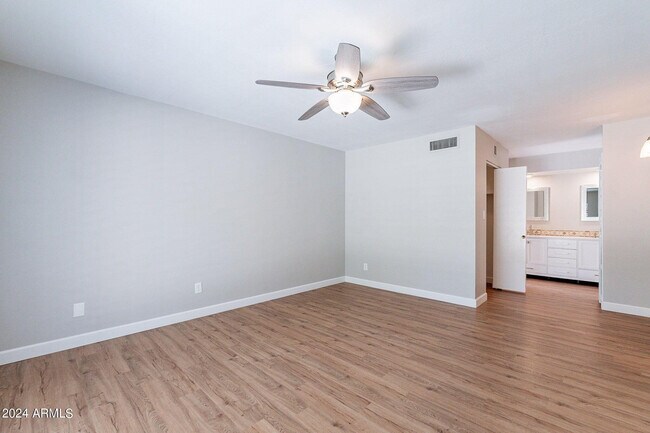 Building Photo - 110 W Seldon Ln