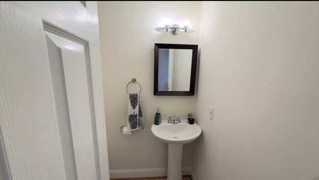 Building Photo - 1504 Marshall St