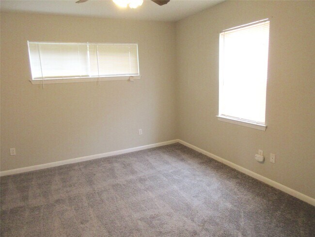 Building Photo - 1230 Shadowdale Dr