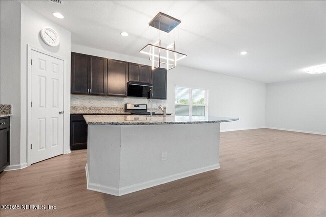 Building Photo - 221 Ness Cir