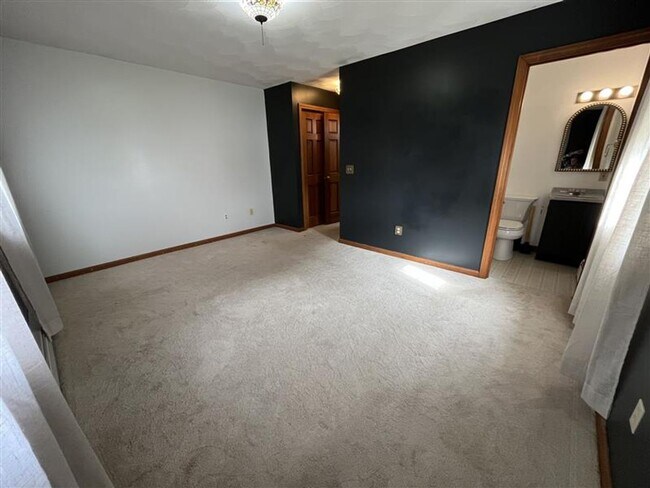 Building Photo - Three Bedroom Single Family House for Rent...