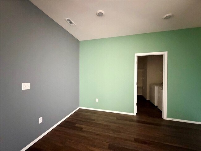 Building Photo - 2960 W McLaren Dr