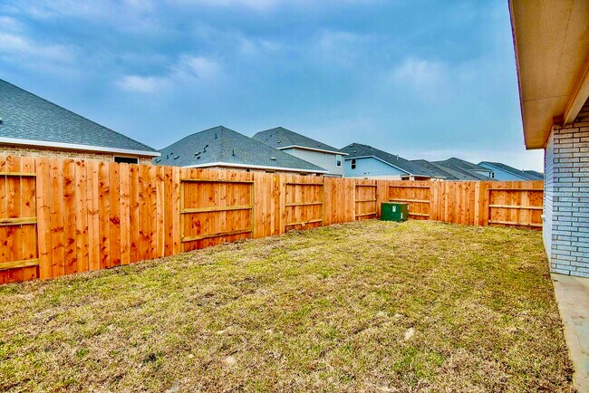 Building Photo - 6730 Iron Clover Dr