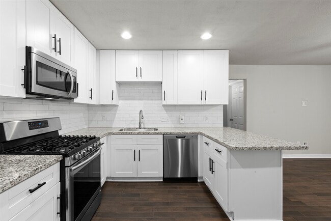Building Photo - 709 E 41st St