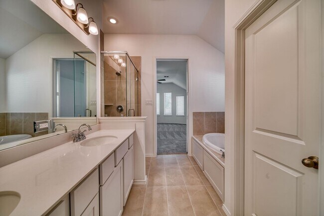 Building Photo - 2334 Honeyberry Shrub Dr