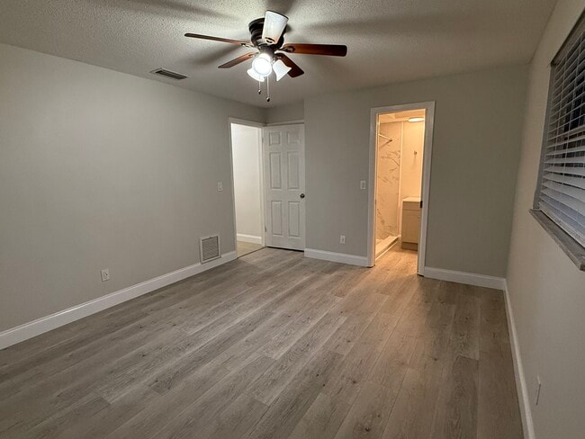 Building Photo - 1481 Barry St