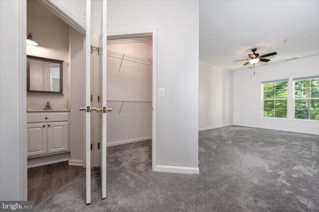 Building Photo - 921 Spinnaker Way