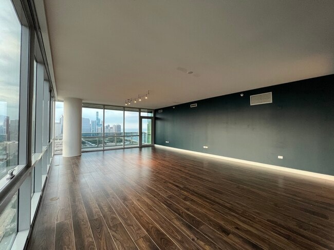 Building Photo - 1201 S Prairie Ave