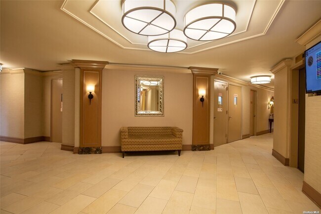 Building Photo - 1 Bay Club Dr
