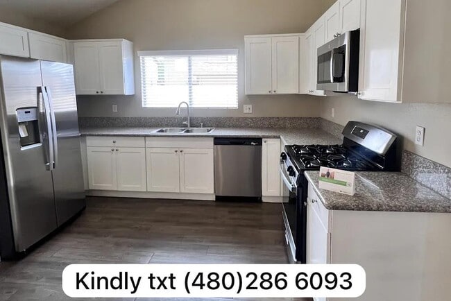 Building Photo - 3158 High View Dr