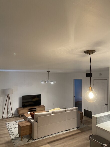 Building Photo - 1325 Bagby Ave