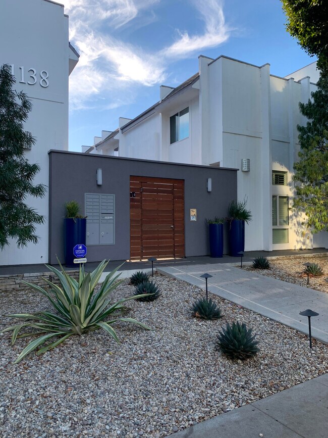 Building Photo - 1138 20th St