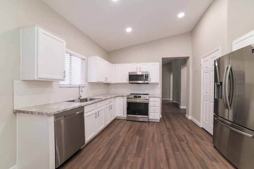 Building Photo - 947 S Tucana Ln