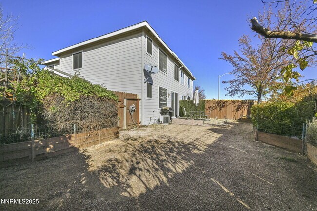 Building Photo - 9250 Lone Wolf Cir